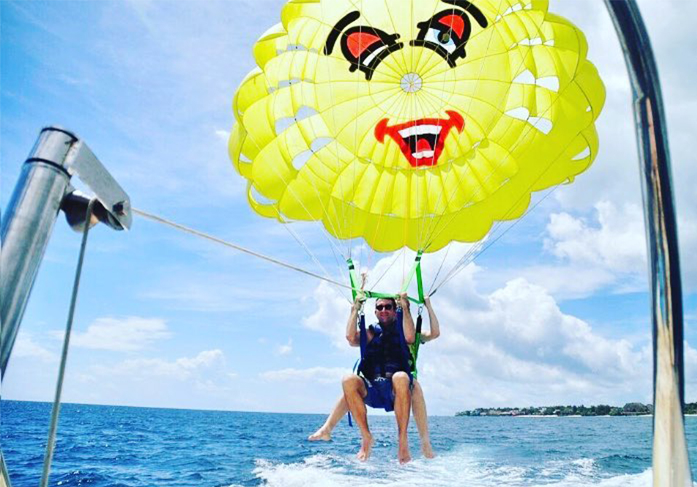 PARASAILING IN ZANZIBAR